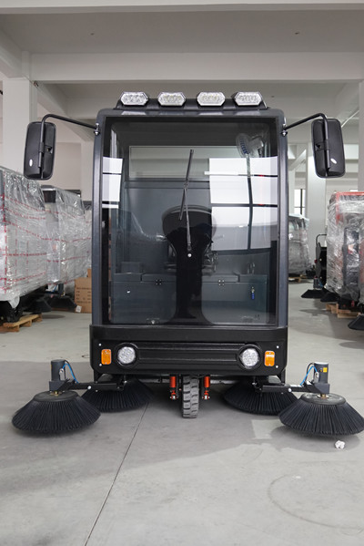 榮事達CAR200駕駛式掃地車 榮事達CAR200駕駛式掃地機.jpg