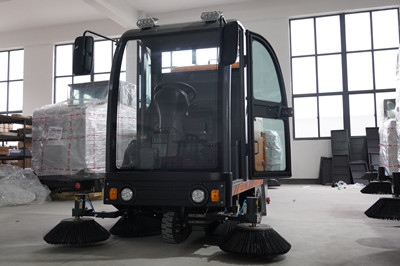 掃地機生產(chǎn)廠家 榮事達RS-CAR180 駕駛式掃地機.jpg