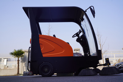 榮事達DS180駕駛式掃地機有哪些優勢 榮事達DS180駕駛式掃地機有哪些優勢.jpg